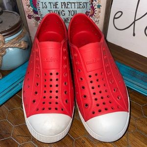 Native size 2 red